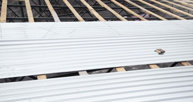 Installation of sheets of metal tiles of roof