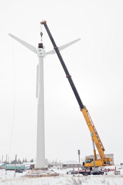 Installation of a wind turbine in winter