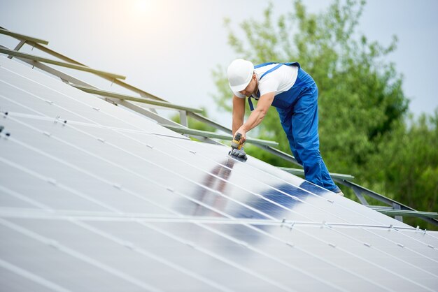 Installing of stand-alone solar photo voltaic panel system