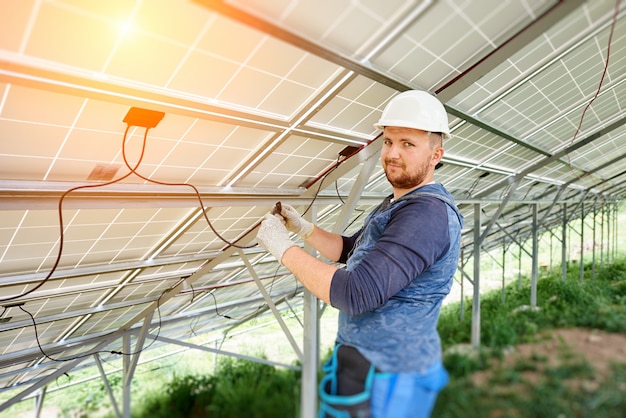 Installing of stand-alone solar photo voltaic panel system