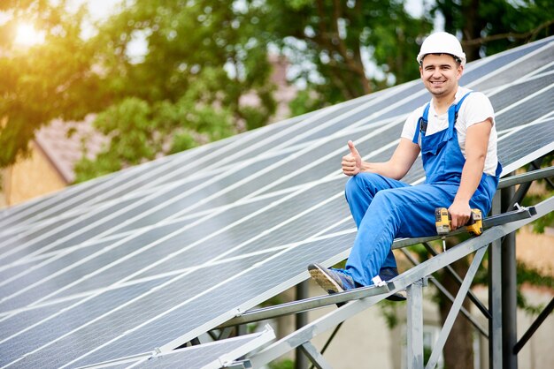 Installing of stand-alone solar photo voltaic panel system