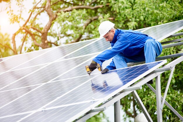 Installing of stand-alone solar photo voltaic panel system