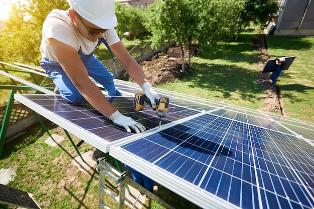 Installing of stand-alone solar photo voltaic panel system