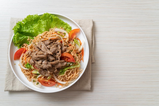 Instant noodle spicy salad with pork