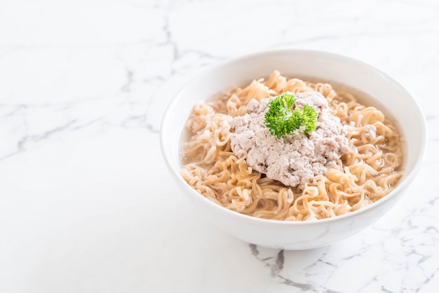 instant noodles with mince pork