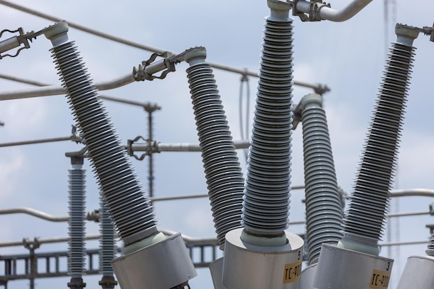 写真 メキシコの発電所の変圧器の絶縁ブッシュ