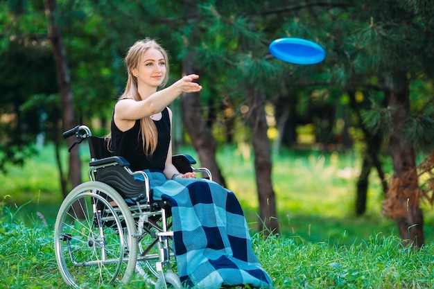 Interactie van een gezond persoon met een persoon met een handicap