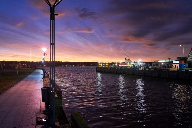 Photo an interesting landscape in klaipeda with a view of the curonian lagoon