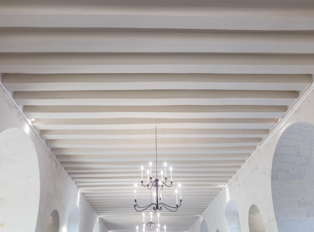 Interieur architectuur kroonluchter plafond rij dak