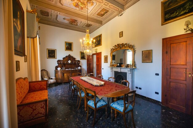 Interieur in de Villa Graziani nabij de stad Vada in de Toscaanse regio