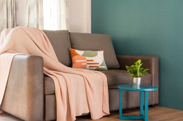 Foto interieur in woonkamer met sofa