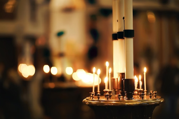 interieur kerknacht / nachtzicht in de kathedraal, feestavond in de kerk