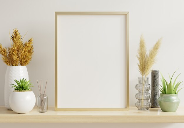 Interieur poster mock up met verticale gouden frame met sierplanten in potten op lege muur.