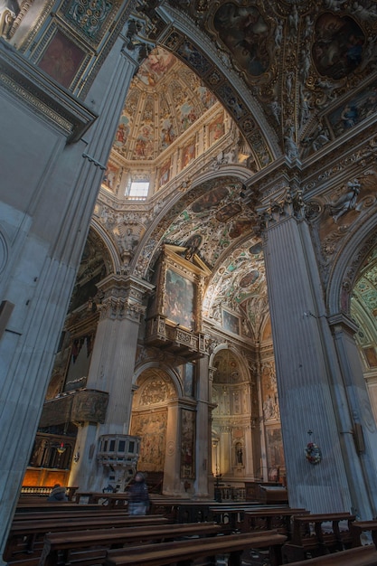 Interieur santa maria maggiore in bergamo