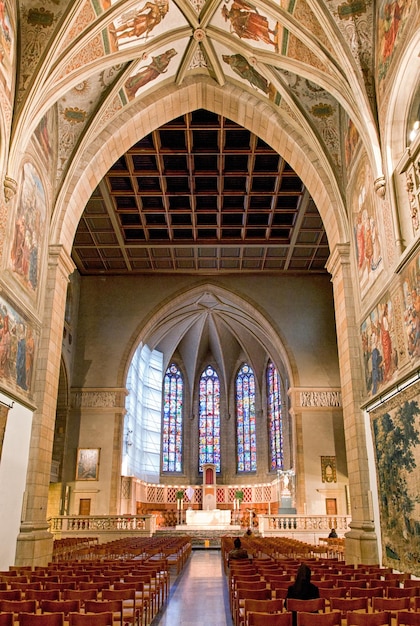Interieur van de kathedraal Notre Dame in Luxemburg