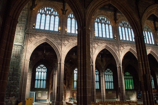 Foto interieur van de kathedraal van manchester