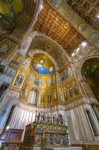 Interieur van de kathedraal van monreale. sicilië.