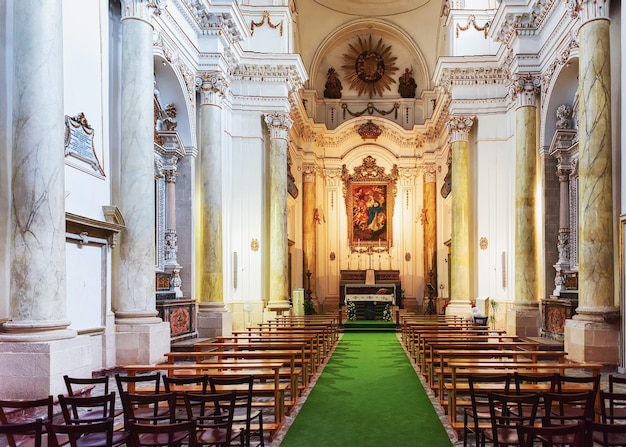 Interieur van de kathedraal van Syracuse in het centrum van het oude Siracusa, Sicilië, Italië