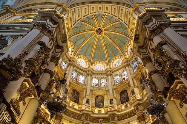 Interieur van de monumentale koninklijke kathedraal van Granada in Andalusië, Spanje