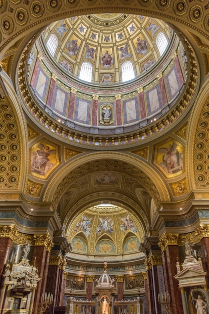 Interieur van de Sint-Stefanusbasiliek Boedapest Hongarije