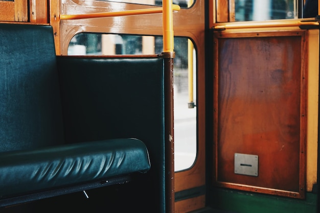 Foto interieur van de tram.