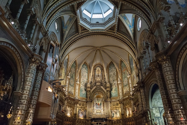 Interieur van een kerk