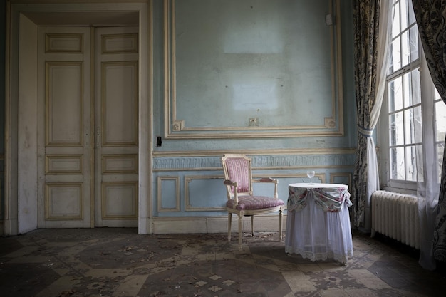 Interieur van een oude gebouwkamer