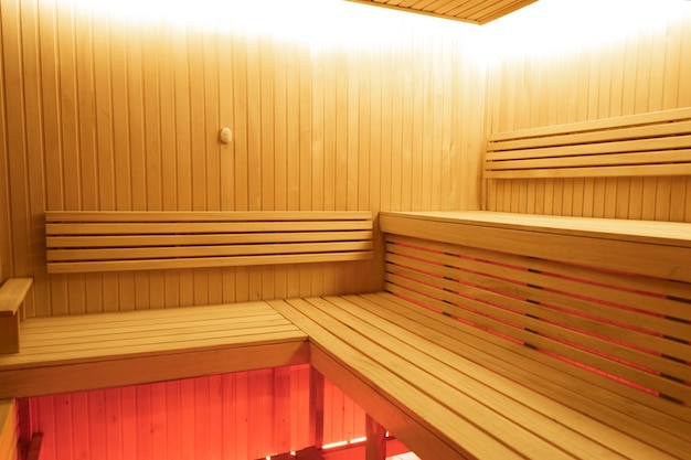 Interieur van Finse sauna klassieke houten sauna