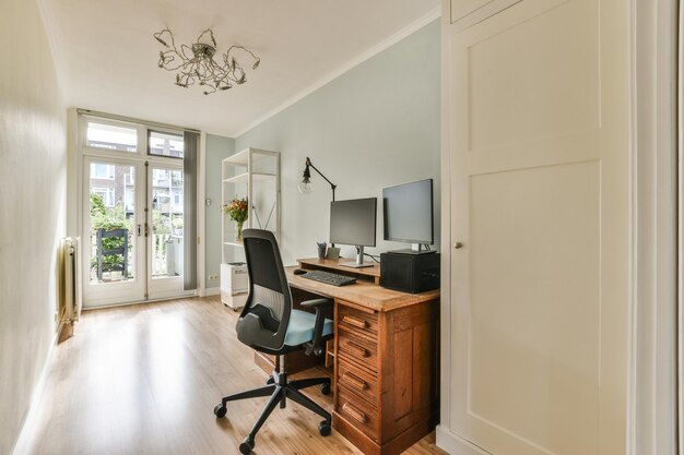Interieur van moderne werkplek thuis