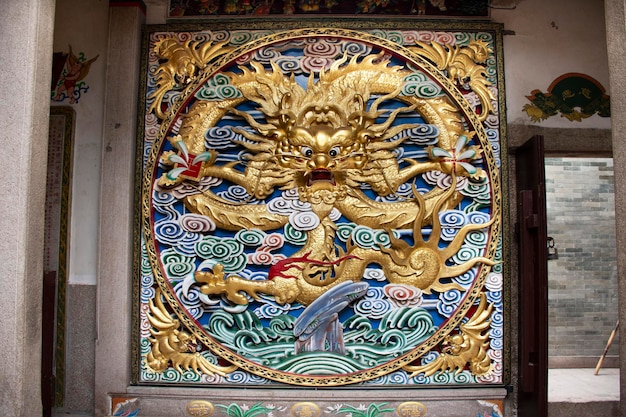 Interieurontwerp en decoratie voor mensen bezoeken het Guandi-heiligdom en de Jinping-tempel van de koningin van de hemel in Shantou of Swatow-stad op 9 mei 2018 in Guangdong, China