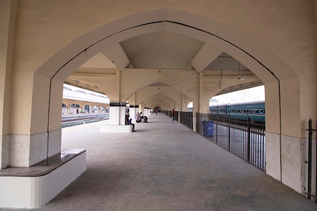 Interieurontwerp van het treinstation Kamlapur in Dhaka, Bangladesh