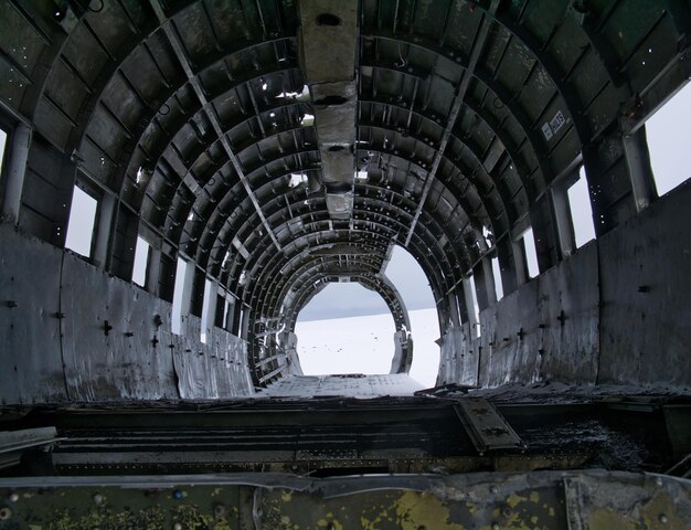 Foto interno di un edificio abbandonato