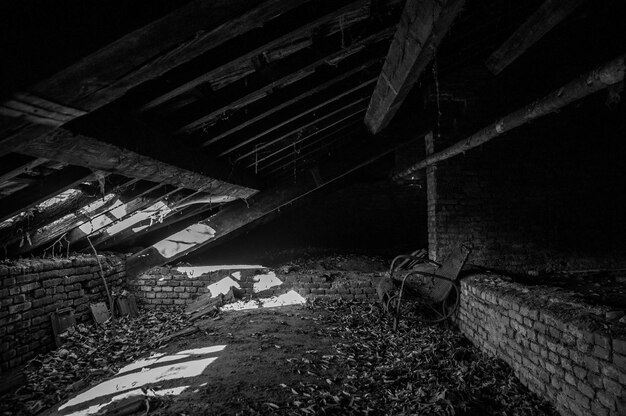 Photo interior of abandoned damaged house