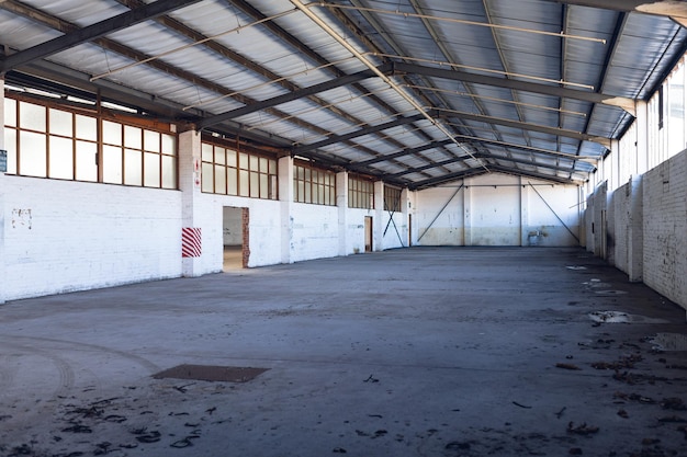 Empty Warehouse Pictures | Freepik