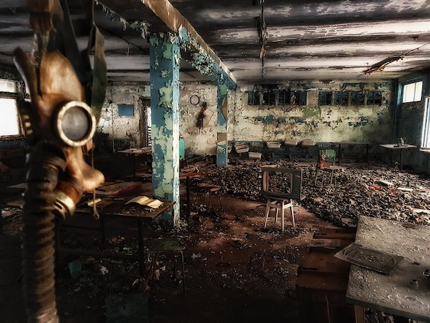 Foto interno di una fabbrica abbandonata