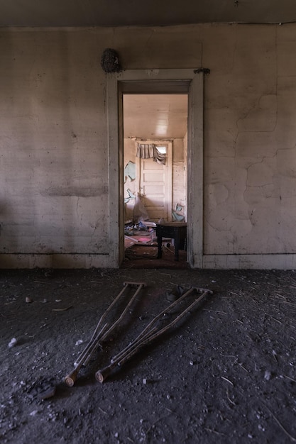 Interno di una casa abbandonata