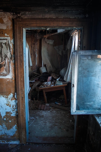 Foto interno di una casa abbandonata