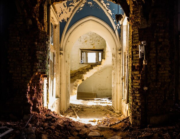 Foto l'interno di una casa abbandonata