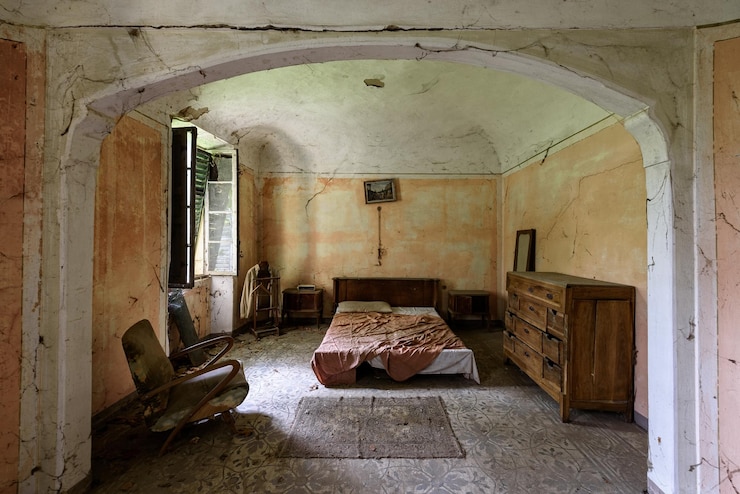 Photo interior of abandoned house