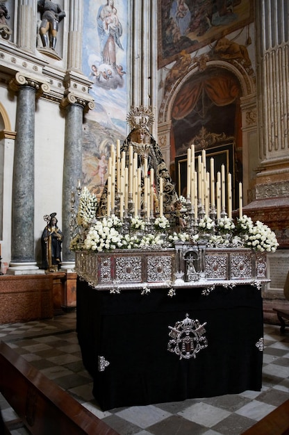 Interno della basilica dell'annunciazione a nazareth, israele