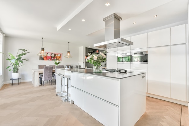 Interno di una bella cucina di una casa d'élite