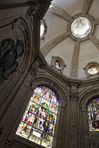 Photo interior of catholic church in brussels