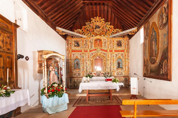 Photo interior of the church of the fuerteventura of the blessed virgin guadalupe in the village of agua d