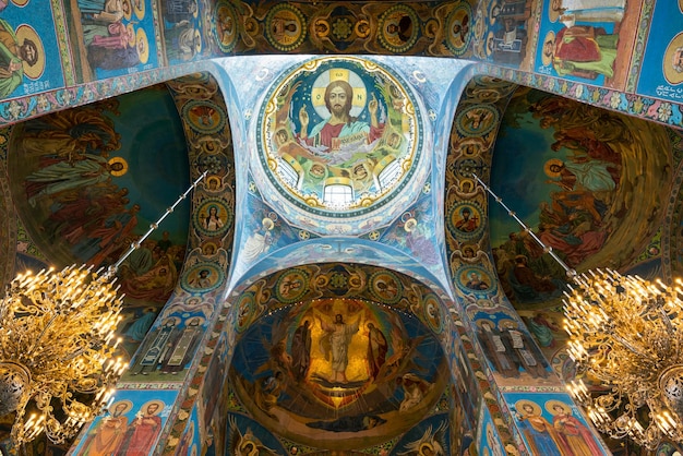 Foto interno della chiesa del salvatore sul sangue versato a san pietroburgo