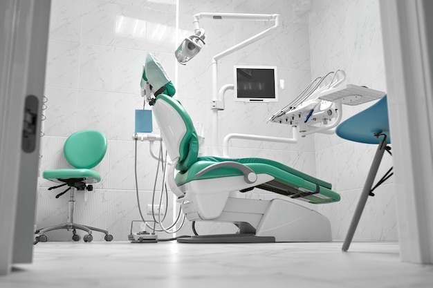 Foto interno di uno studio dentistico e attrezzature speciali