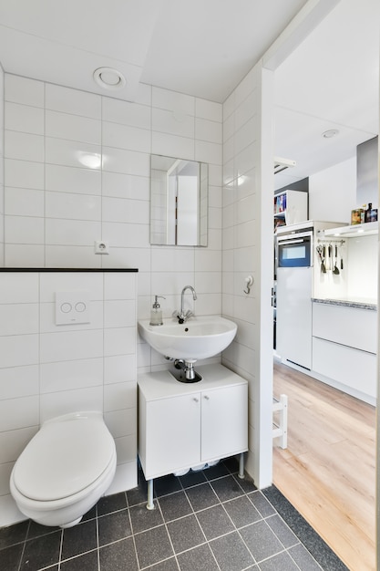 Interior design di un bagno bello ed elegante