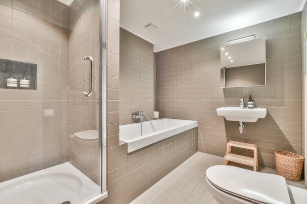 Дизайн интерьера красивой и элегантной ванной комнаты