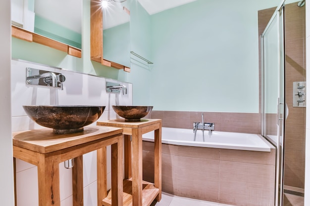 Дизайн интерьера роскошной и красивой ванной комнаты