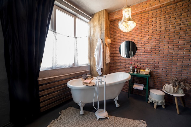 Photo interior design with vintage bathtub