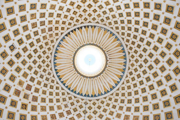 Photo interior detail of the dome of the rotunda of mosta church of the assumption of our lady malta